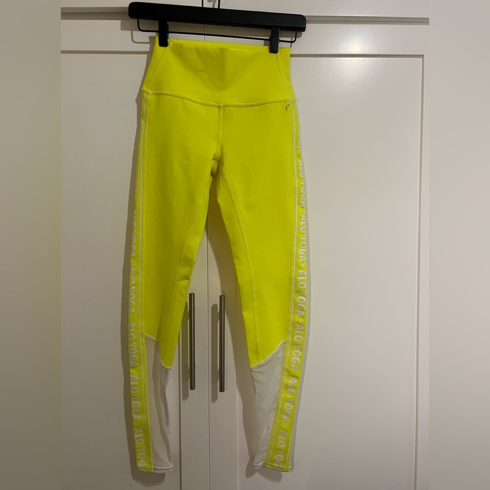 Alo Yoga High-Waist Trainer Legging (Neon Yellow)